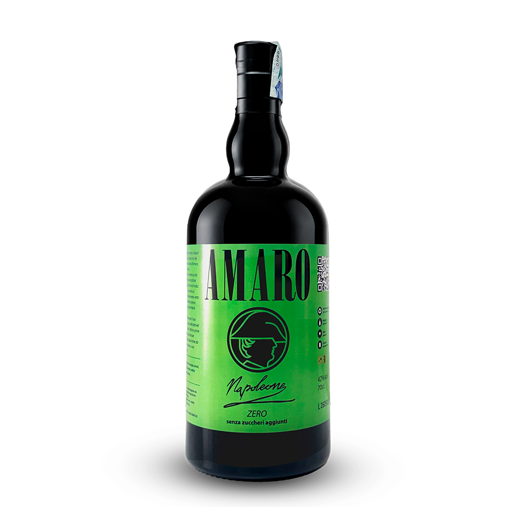 Bottiglia nera di amaro con etichetta verde